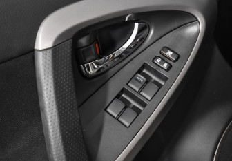 Подержанный автомобиль Toyota RAV4 2008 года (10 фото)