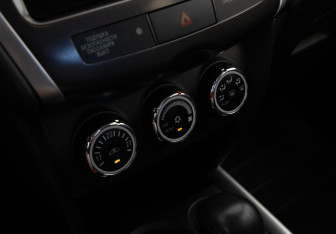 Подержанный автомобиль Mitsubishi ASX 2013 года (13 фото)