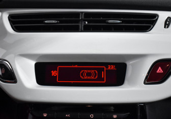 Подержанный автомобиль Citroen DS3 Hatchback 2013 года (16 фото)
