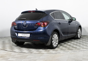 Подержанный автомобиль Opel Astra Hatchback 2010 года (5 фото)
