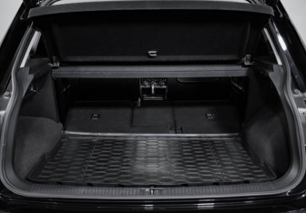 Подержанный автомобиль Volkswagen Tiguan 2019 года (32 фото)