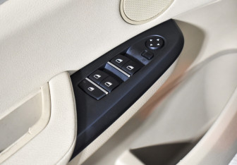 Подержанный автомобиль BMW X3 2011 года (10 фото)