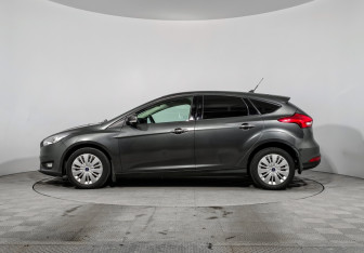 Подержанный автомобиль Ford Focus Sedan 2019 года (8 фото)