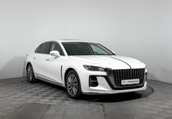 Подержанный автомобиль Hongqi H5 2023 года (3 фото)