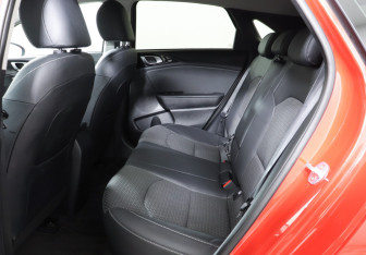 Подержанный автомобиль Kia Ceed Hatchback 2019 года (26 фото)