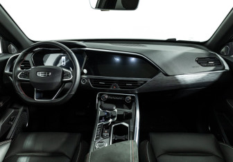 Подержанный автомобиль Geely Tugella 2023 года (13 фото)