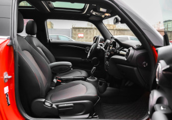 Подержанный автомобиль MINI Hatch 2019 года (28 фото)