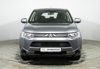 Подержанный автомобиль Mitsubishi Outlander 2013 года (3 фото)