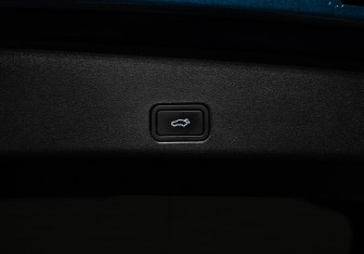 Подержанный автомобиль Geely Monjaro 2023 года (19 фото)