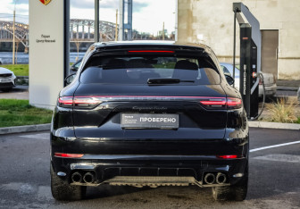 Подержанный автомобиль Porsche Cayenne 2021 года (8 фото)
