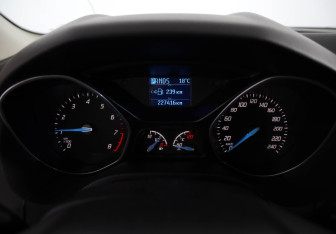 Подержанный автомобиль Ford Focus Hatchback 2013 года (10 фото)