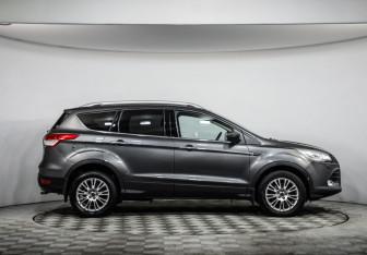 Подержанный автомобиль Ford Kuga 2015 года (4 фото)