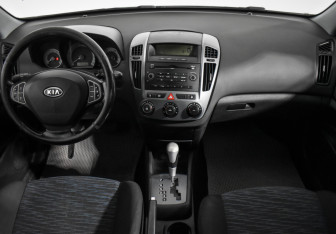 Подержанный автомобиль Kia Ceed Wagon 2007 года (15 фото)