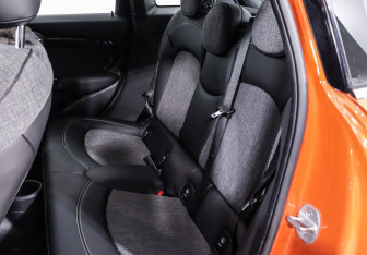 Подержанный автомобиль MINI Hatch 2019 года (9 фото)