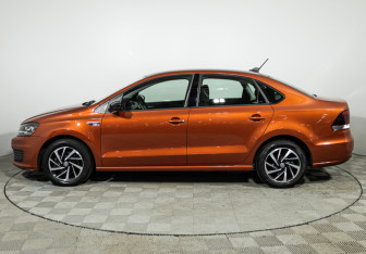 Подержанный автомобиль Volkswagen Polo Sedan 2018 года (8 фото)
