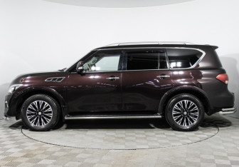 Подержанный автомобиль Infiniti QX80 2015 года (8 фото)