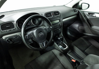 Подержанный автомобиль Volkswagen Golf Hatchback 2010 года (11 фото)