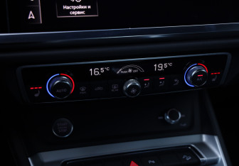 Подержанный автомобиль Audi Q3 2019 года (22 фото)