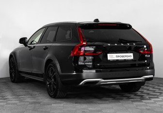 Подержанный автомобиль Volvo V90 Cross Country 2018 года (8 фото)