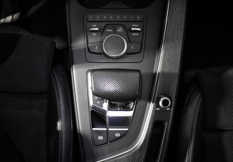 Подержанный автомобиль Audi A4 Sedan 2017 года (12 фото)