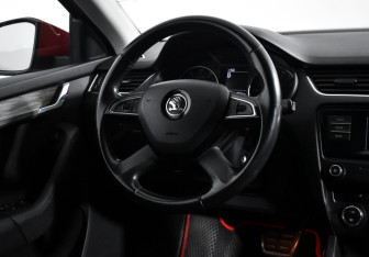 Подержанный автомобиль Skoda Octavia Wagon 2014 года (14 фото)