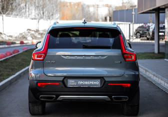 Подержанный автомобиль Volvo XC40 2019 года (6 фото)