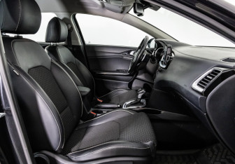 Подержанный автомобиль Kia Ceed Wagon 2019 года (18 фото)