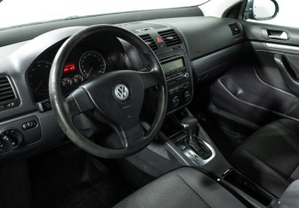 Подержанный автомобиль Volkswagen Jetta Sedan 2009 года (11 фото)