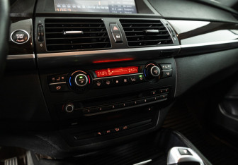 Подержанный автомобиль BMW X6 2009 года (18 фото)