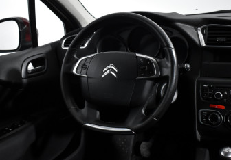 Подержанный автомобиль Citroen C4 Hatchback 2011 года (15 фото)