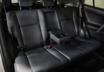 Подержанный автомобиль Toyota RAV4 2015 года (26 фото)