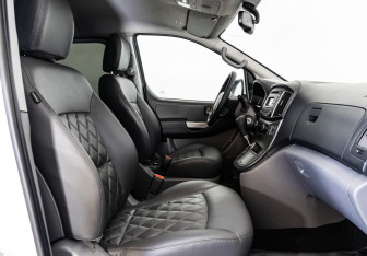 Подержанный автомобиль Hyundai H-1 2020 года (18 фото)