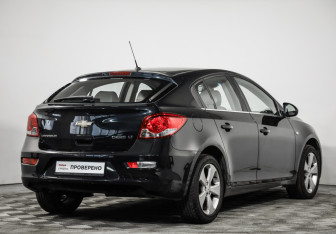 Подержанный автомобиль Chevrolet Cruze Hatchback 2012 года (5 фото)