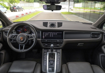 Подержанный автомобиль Porsche Macan 2019 года (13 фото)