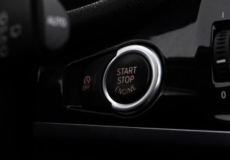 Подержанный автомобиль BMW X3 2014 года (18 фото)