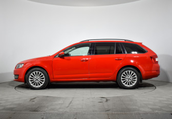 Подержанный автомобиль Skoda Octavia Wagon 2014 года (7 фото)