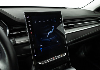 Подержанный автомобиль Москвич 6 2024 года (17 фото)