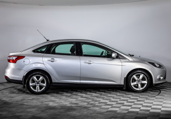 Подержанный автомобиль Ford Focus Sedan 2011 года (4 фото)