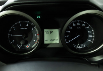 Подержанный автомобиль Toyota Land Cruiser Prado 2013 года (12 фото)