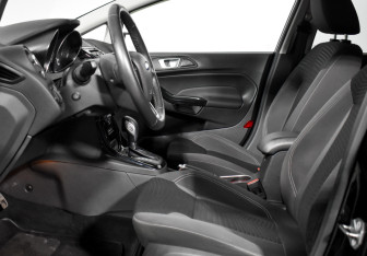 Подержанный автомобиль Ford Fiesta Hatchback 2016 года (11 фото)