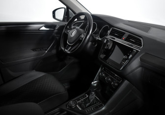 Подержанный автомобиль Volkswagen Tiguan 2018 года (15 фото)