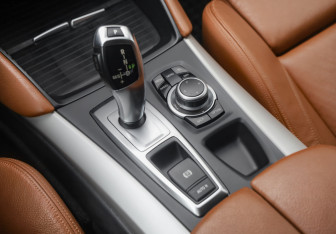 Подержанный автомобиль BMW X6 2013 года (18 фото)