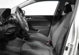 Подержанный автомобиль Hyundai Solaris Sedan 2017 года (10 фото)