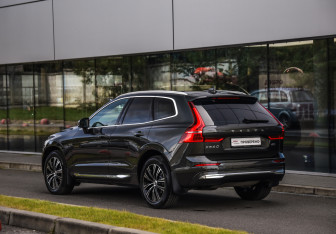 Подержанный автомобиль Volvo XC60 2021 года (8 фото)