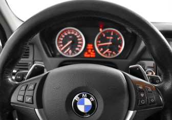 Подержанный автомобиль BMW X6 2013 года (18 фото)
