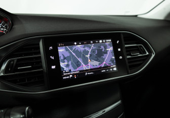 Подержанный автомобиль Peugeot 308 Wagon 2018 года (15 фото)