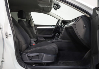 Подержанный автомобиль Volkswagen Passat Wagon 2016 года (22 фото)