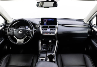 Подержанный автомобиль Lexus NX 2020 года (12 фото)