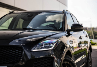 Подержанный автомобиль Jaguar E-Pace 2019 года (35 фото)