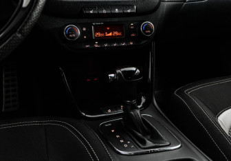 Подержанный автомобиль Kia Ceed Hatchback 2013 года (14 фото)